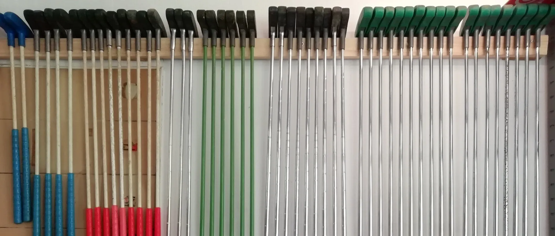 Golfschläger in verschiedenen Farben